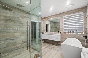 156 SW 156th Ct in Miami, FL - Building Photo