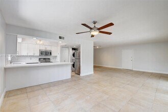 520 Orton Ave, Unit 201 in Fort Lauderdale, FL - Building Photo - Building Photo