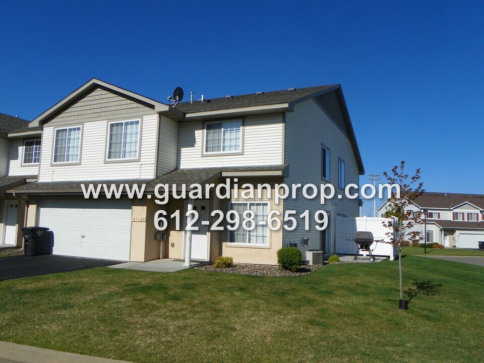 21132 Belgian Ln in Forest Lake, MN - Building Photo