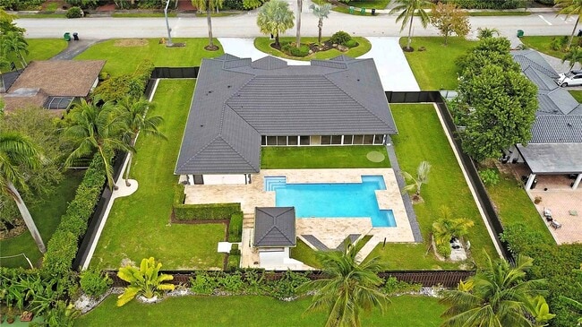 10240 SW 124th St in Miami, FL - Building Photo - Building Photo