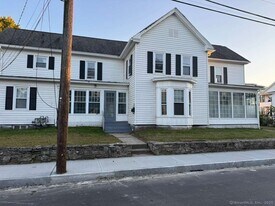 12 Walnut St in Enfield, CT - Building Photo