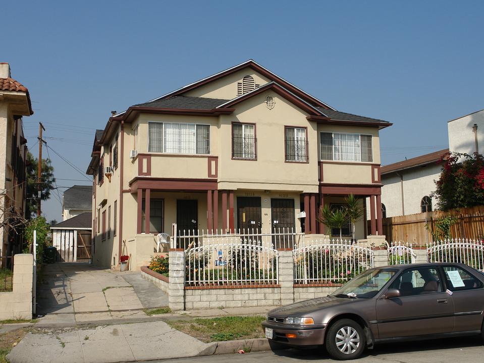 1011 N Heliotrope Dr in Los Angeles, CA - Building Photo