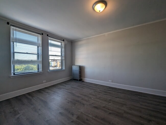 3327 W Diversey Ave, Unit 331 in Chicago, IL - Building Photo - Building Photo
