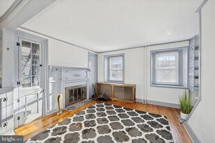 922 Second Street Pike in Southampton, PA - Building Photo