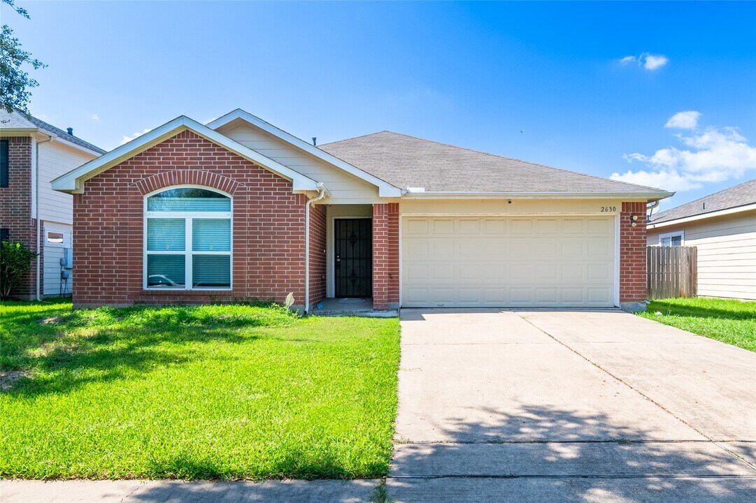 2630 Steelhead Dr in Houston, TX - Building Photo