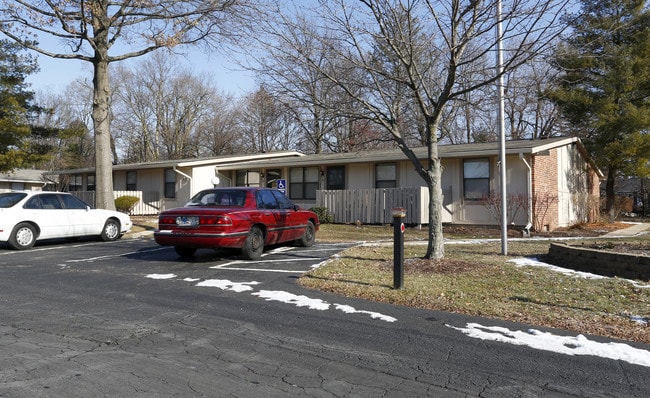Waterbury Apartments in Greenwood, IN - Foto de edificio - Building Photo