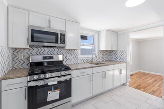 588 North St in Windsor Locks, CT - Building Photo - Building Photo