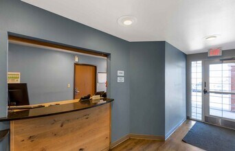 Furnished Studio-Denver - Aurora in Aurora, CO - Foto de edificio - Building Photo