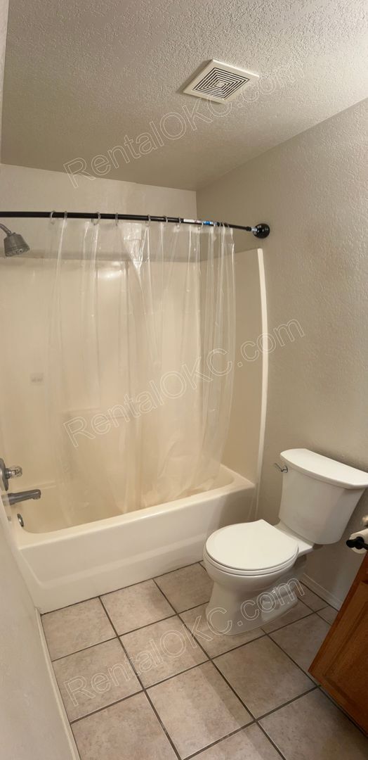 9232 Snowberry Dr in Oklahoma City, OK - Building Photo - Building Photo