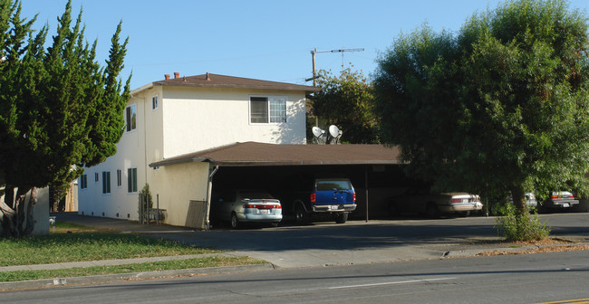 755 E Duane Ave in Sunnyvale, CA - Foto de edificio - Building Photo