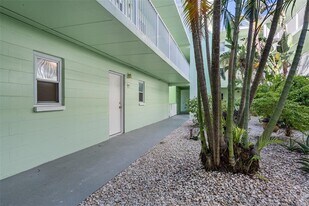 464 N Paula Dr in Dunedin, FL - Building Photo