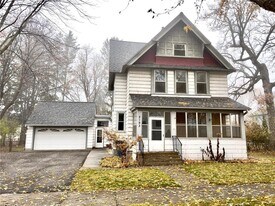 2193 1st St in White Bear Lake, MN - Building Photo