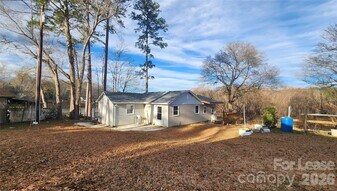 118 Fisherman Cove Rd in Belmont, NC - Building Photo