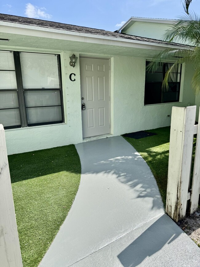 431 Jupiter Lakes Blvd in Jupiter, FL - Foto de edificio - Building Photo