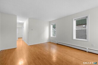 18 Kelley St in Bristol, CT - Foto de edificio - Building Photo