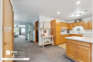 815 Island Ct in Baraboo, WI - Building Photo