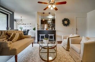 524 Venice Way in Inglewood, CA - Building Photo - Building Photo