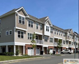 706 Greenland Square in Highland Park, NJ - Building Photo