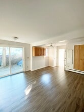 5 Cross St, Unit 1 in Westford, MA - Foto de edificio - Building Photo