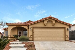932 Clubview Dr in Henderson, NV - Building Photo