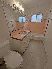 1532 S Bundy Dr, Unit B in Los Angeles, CA - Building Photo - Building Photo