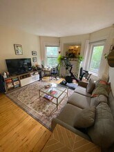 1075 Beacon St, Unit 3 in Brookline, MA - Foto de edificio - Building Photo