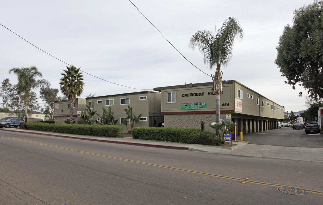 Creekside Villas in Escondido, CA - Foto de edificio