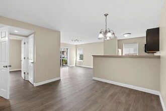 512 Saravalle Dr in St. Peters, MO - Foto de edificio - Building Photo