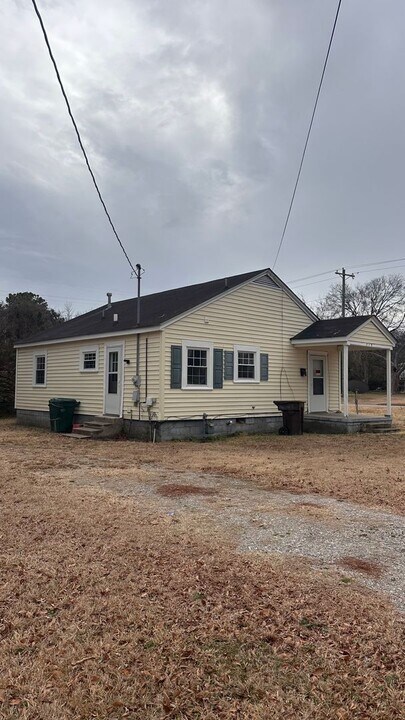 715 Edgecombe Ave in Tarboro, NC - Building Photo