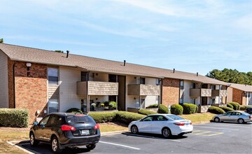 Meadow Wood Apartment Homes in Pelham, AL - Building Photo - Building Photo