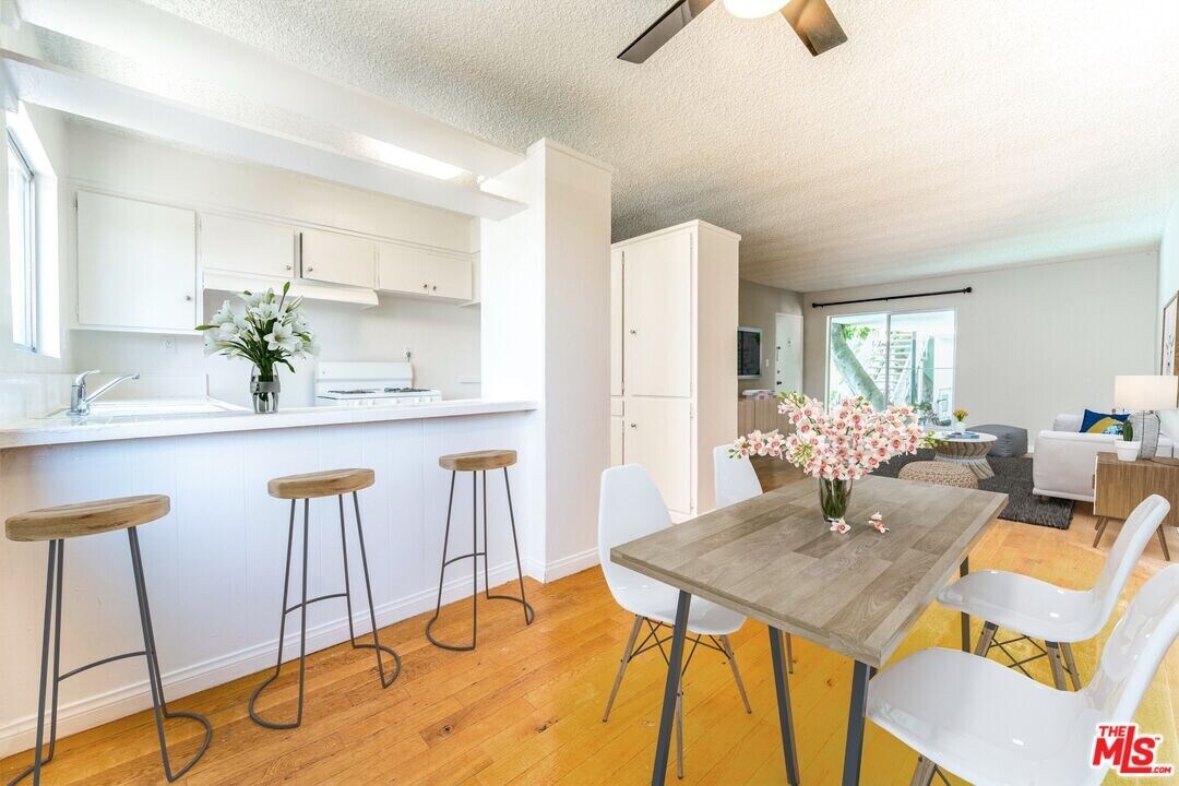 941 N San Vicente Blvd in West Hollywood, CA - Building Photo