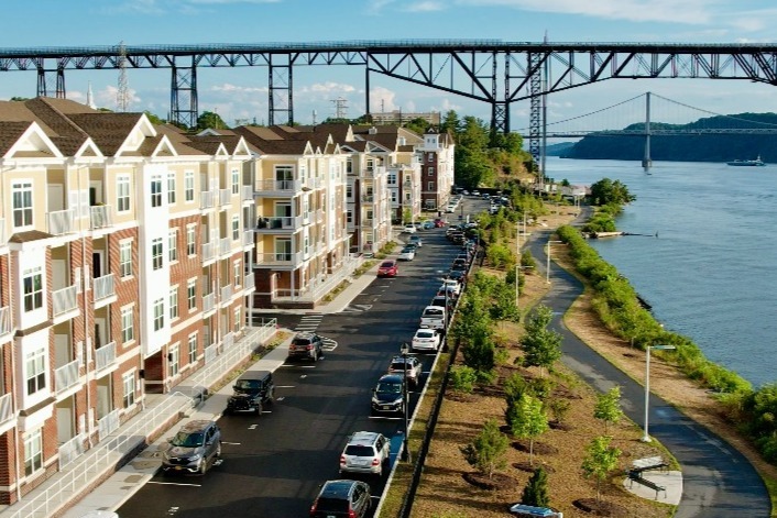 One Dutchess Luxury Waterfront 1, 2, & 3 B... in Poughkeepsie, NY - Building Photo