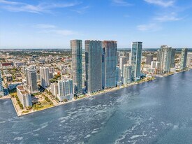 700 NE 24th St in Miami, FL - Building Photo