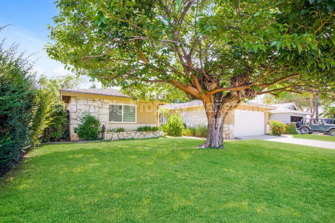 5155 Harriett Cir in Riverside, CA - Building Photo