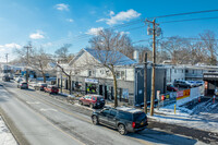 360-376 Larkfield Rd in East Northport, NY - Foto de edificio - Building Photo