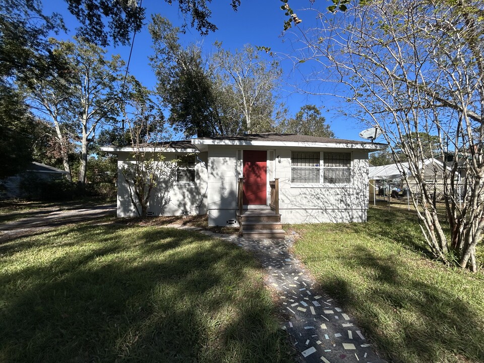 1913 W 9th St in Jacksonville, FL - Building Photo