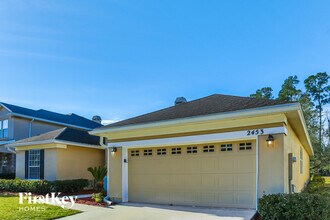 2453 Tall Cedars Rd, Unit 201 in Orange Park, FL - Foto de edificio - Building Photo