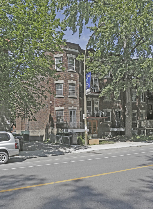 2485 Édouard-Montpetit in Montréal, QC - Building Photo