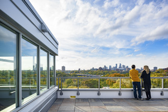 22 on the River in Minneapolis, MN - Foto de edificio - Building Photo