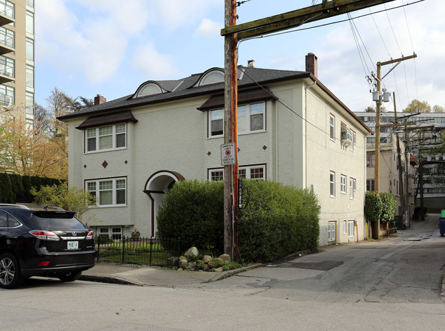 1476 W 14th Ave in Vancouver, BC - Building Photo - Primary Photo