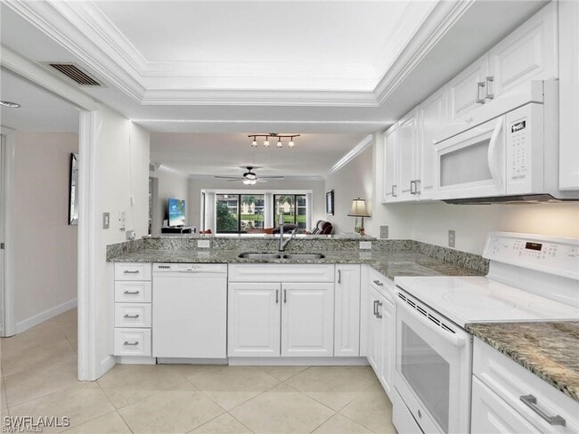 1600 Misty Pines Cir in Naples, FL - Building Photo - Building Photo