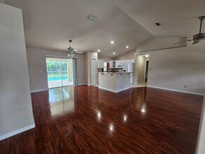 1806 NE 1st Terrace in Cape Coral, FL - Foto de edificio - Building Photo