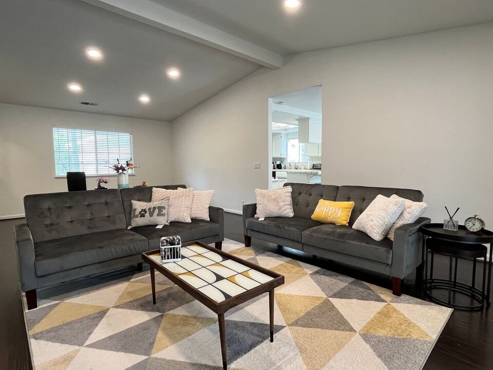 3685 Fairway Dr in Cameron Park, CA - Building Photo