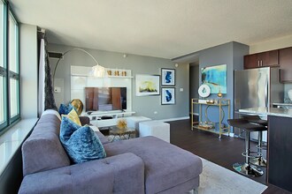21 W Superior St in Chicago, IL - Building Photo - Building Photo