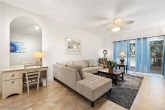 757 Wiggins Lake Dr in Naples, FL - Building Photo - Building Photo