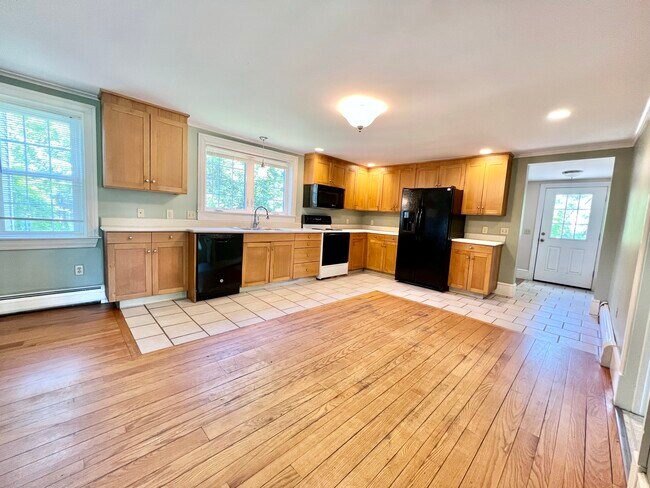 122 Old Amherst Rd in Sunderland, MA - Building Photo - Building Photo