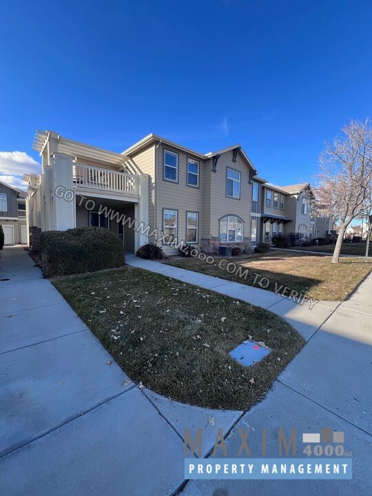 2491 Fountain Greens Pl in Grand Junction, CO - Building Photo