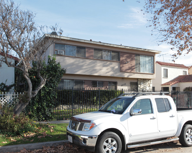 3012 Alsace Ave in Los Angeles, CA - Foto de edificio - Building Photo