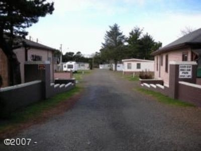 Rt. 101 in Gleneden Beach, OR - Foto de edificio - Building Photo