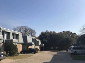 1900 Sandy Ct in Arlington, TX - Building Photo